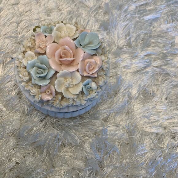 Vintage China Flower Hinge Top Sachet Trinket Box Silk Flower 4.5" diameter - Picture 1 of 6